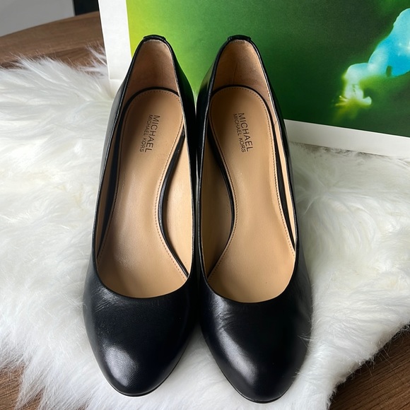 AUTHENTIC MICHAEL KORS PATENT LEATHER HEELS - Picture 1 of 6